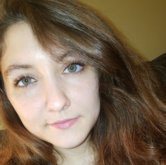 Meet your Posher, Naomi - Picture 2 of 3